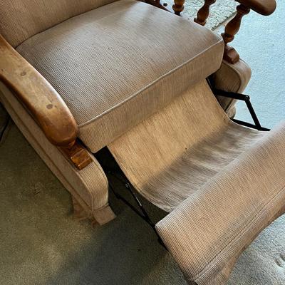 Colonial Style Rocker 