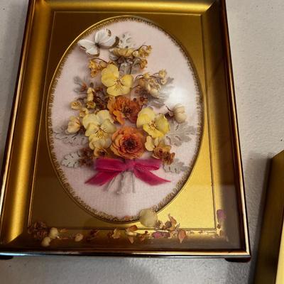3 Dried Flowers under Glass