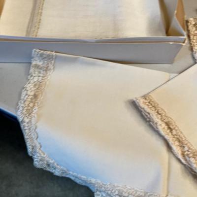 Napkins &  Place Mats w  Lace Edge 