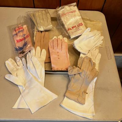 Women's Gloves; Dressy White & Pink 