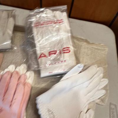 Women's Gloves; Dressy White & Pink 