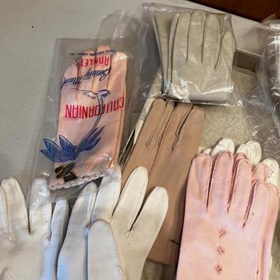 Women's Gloves; Dressy White & Pink 