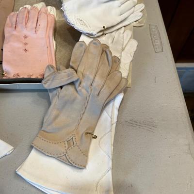 Women's Gloves; Dressy White & Pink 