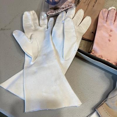 Women's Gloves; Dressy White & Pink 
