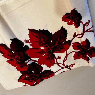 NEW Grape Leaves 60's Table Cloth NEW 