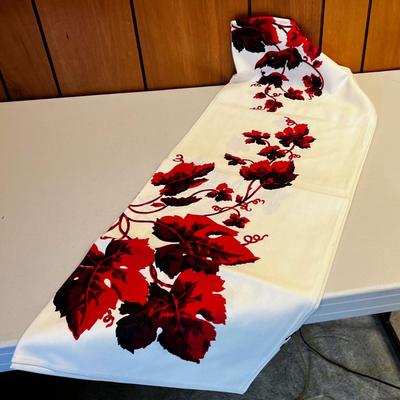NEW Grape Leaves 60's Table Cloth NEW 