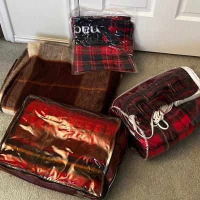 (4) Tartan Throws