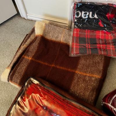 (4) Tartan Throws