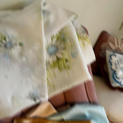 Lot Of Pillow Cases and some sheets. 