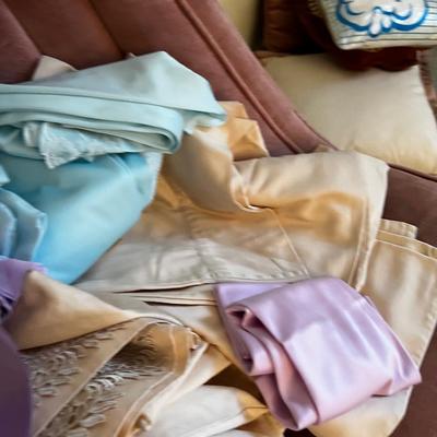 Lot Of Pillow Cases and some sheets. 