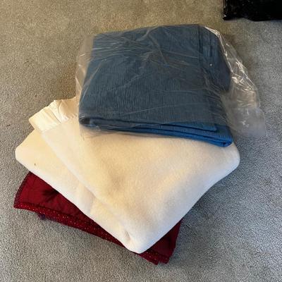 Pile of 3 Blankets 