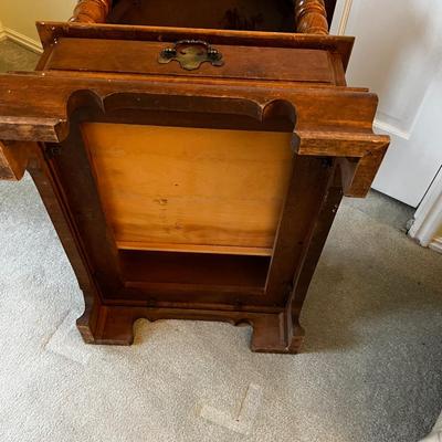 Ethan Allen Maple End Table with Formica Top