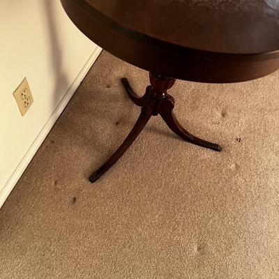 Round Mahogany Lamp Table 