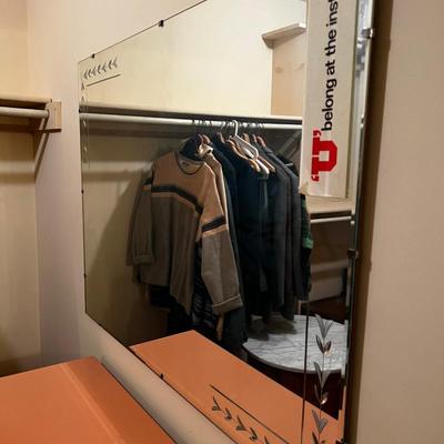 Mirror Etched Design in 2 corners. 