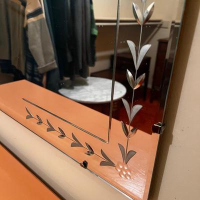 Mirror Etched Design in 2 corners. 