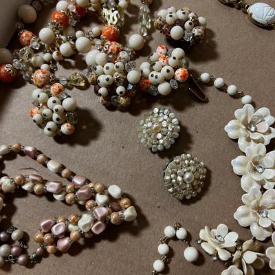 AWESOME Luck !The White Lot with the Billiken Carving.