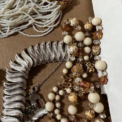 AWESOME Luck !The White Lot with the Billiken Carving.