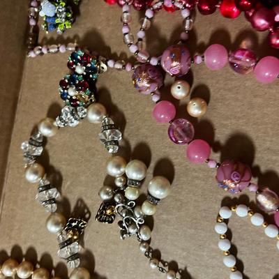 Round: Pearls, Pink, Glass, Ceramic, Venetian Glass. 