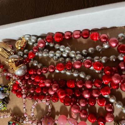 Round: Pearls, Pink, Glass, Ceramic, Venetian Glass. 