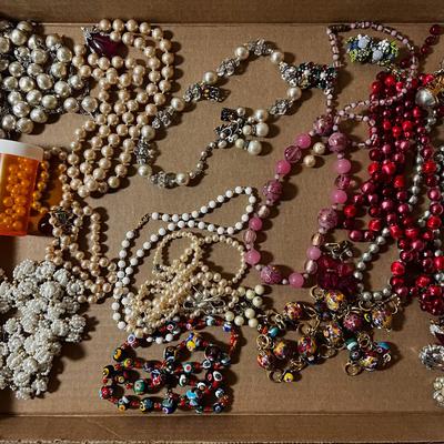 Round: Pearls, Pink, Glass, Ceramic, Venetian Glass. 