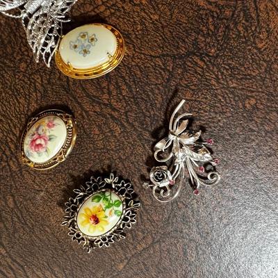 Pin Ladies Lot. Vintage!