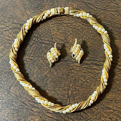 NAPIER Pearly Rope Choker with 2 clip-on Earrings