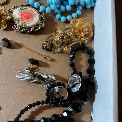 Big Goldie Lot of Nice Costume Jewelry
