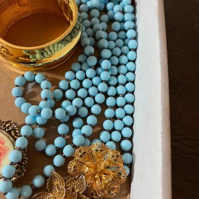 Big Goldie Lot of Nice Costume Jewelry