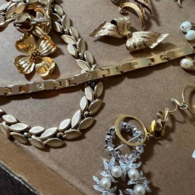 Big Goldie Lot of Nice Costume Jewelry
