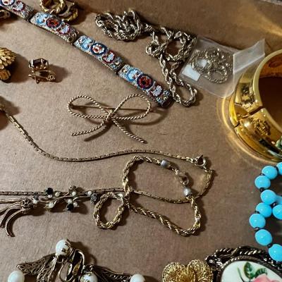 Big Goldie Lot of Nice Costume Jewelry