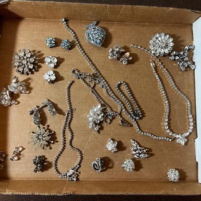 Nice Lot of Clear Glass Rhinestones. 