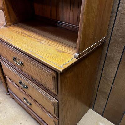 Hard Rock Maple Hutch and matches the Desk on 564 