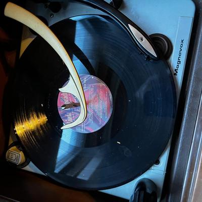 MCM   Little Magnavox Stereo Turn Table 