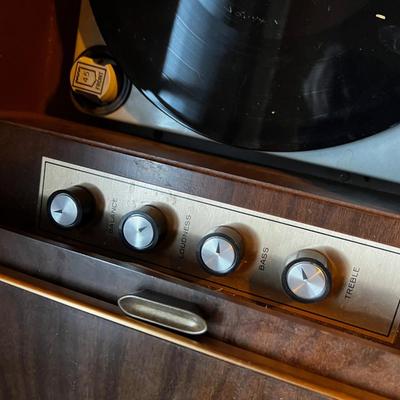 MCM   Little Magnavox Stereo Turn Table 