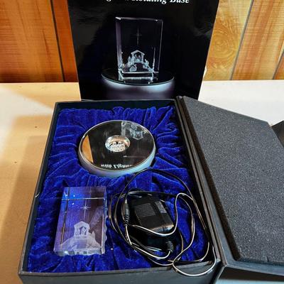 Ring Masters Nativity Crystal Cube with Rotation Base