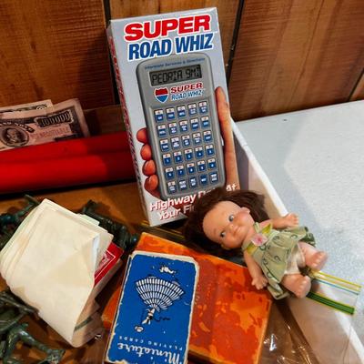 Mixed Lot of Toys: Games, little people, Army men