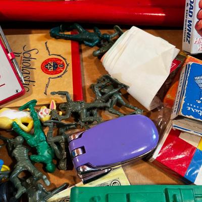 Mixed Lot of Toys: Games, little people, Army men