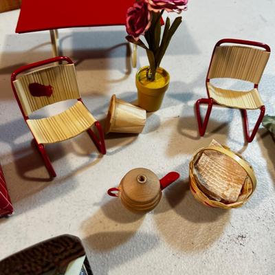 WOW! 1940's Patio Chairs Tea pot Basket