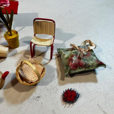 WOW! 1940's Patio Chairs Tea pot Basket