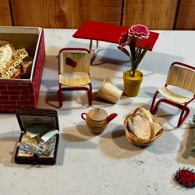 WOW! 1940's Patio Chairs Tea pot Basket