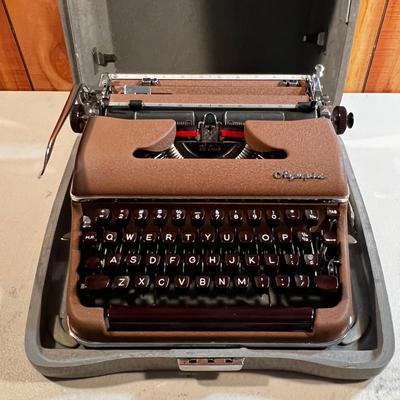 Olympia Deluxe Manual Typewriter