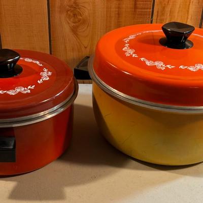 Awesome Aluminum Cook Pots with lids.