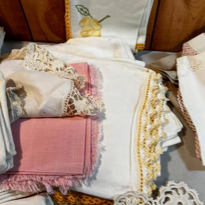 Linens LOT 