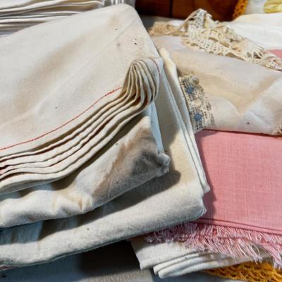 Linens LOT 