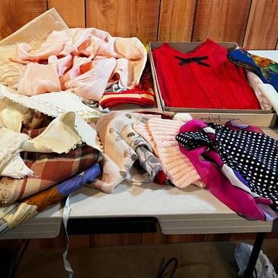 Women's; Scarfs, mittens, Collars 