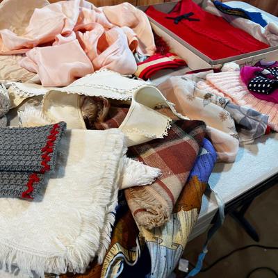 Women's; Scarfs, mittens, Collars 