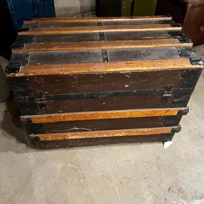 Antique Steamer Trunk Has Tray