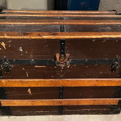 Antique Steamer Trunk Has Tray