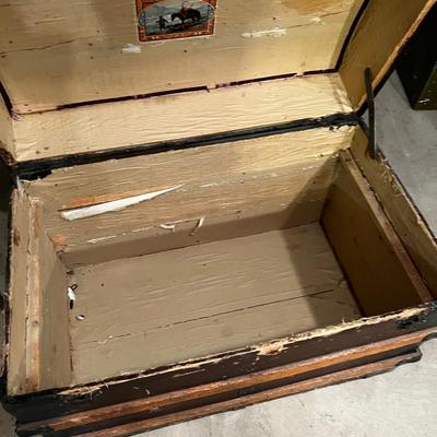 Antique Steamer Trunk Has Tray