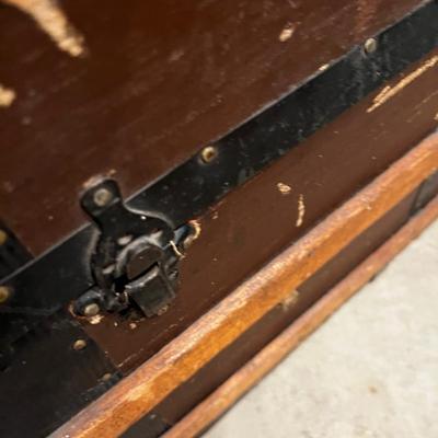 Antique Steamer Trunk Has Tray